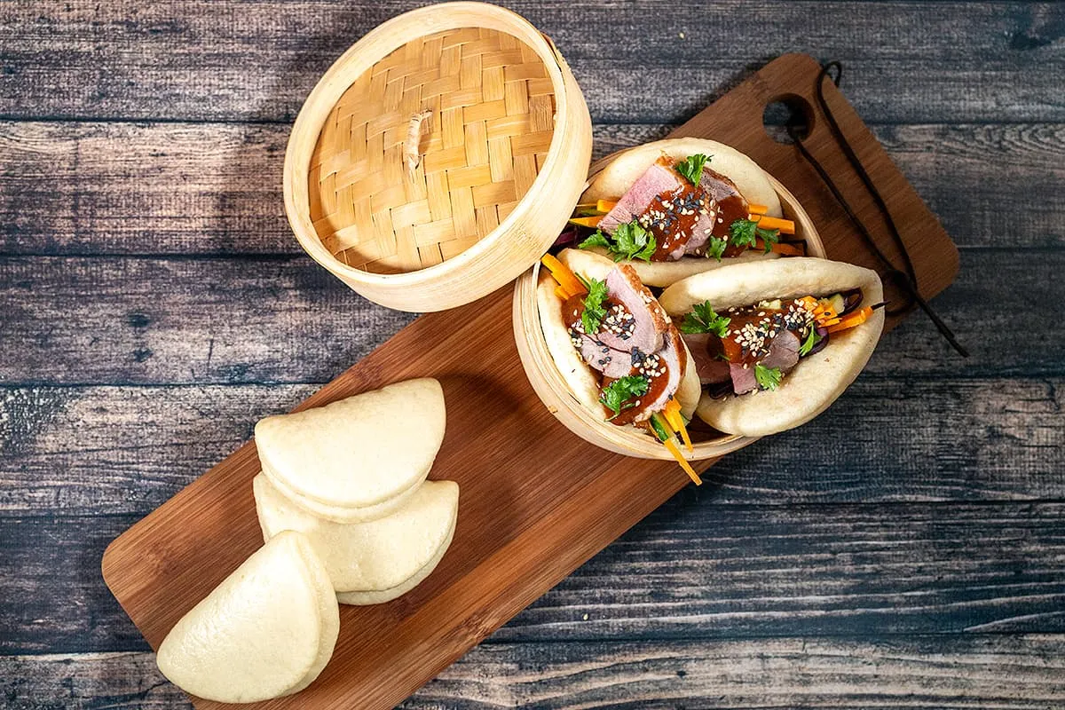 Bao buns met eend en hoisinsaus