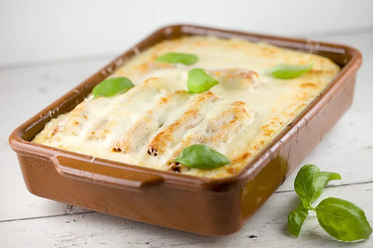 Cannelloni met gehakt - stevig gevulde pasta in béchamel