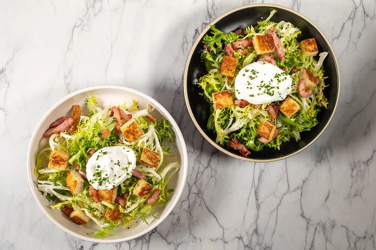 Salade Lyonnaise - klassieke salade met spekjes en ei