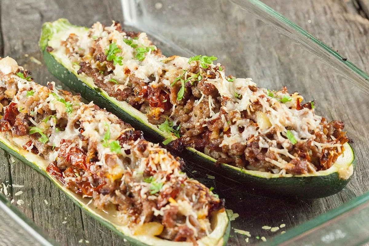 Courgettebootjes gevuld met gehakt