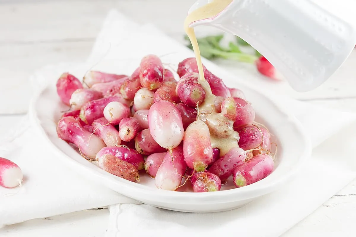 Geroosterde radijsjes met mosterddressing