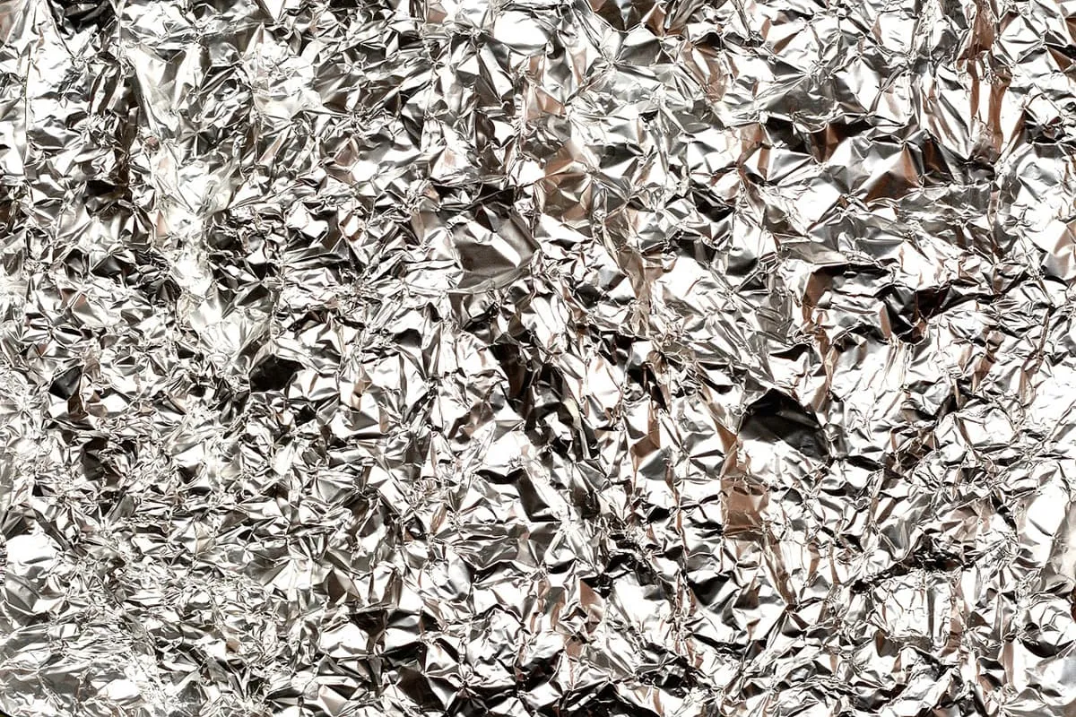 Welke kant van aluminiumfolie moet je gebruiken?