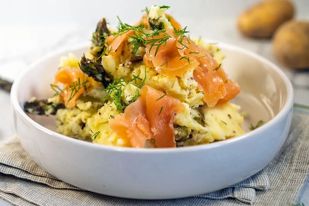 Groene asperge stamppot met zalm, citroen en dille