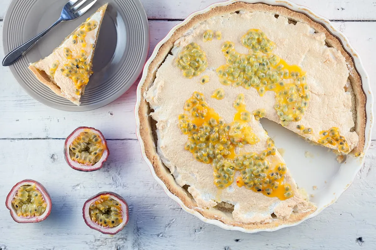 Frangipane en passievrucht taart