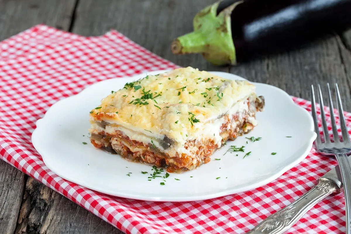 Griekse moussaka - ovenschotel met aubergine