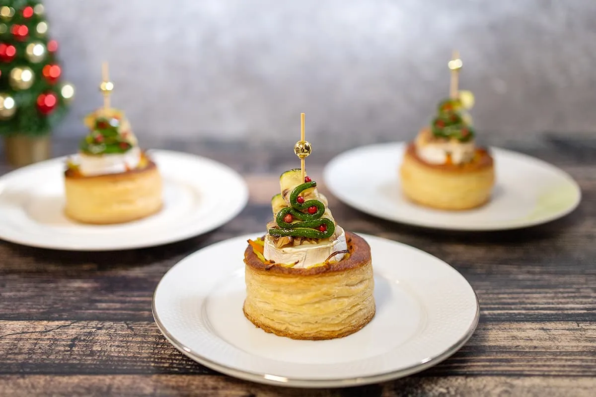 Vegetarische kerst pasteitjes met prei en geitenkaas