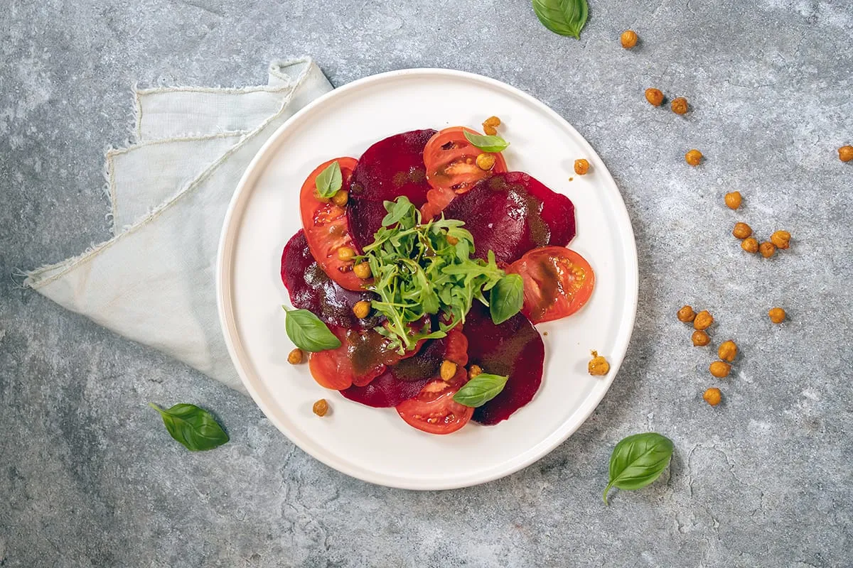 Tomaten carpaccio met rode biet