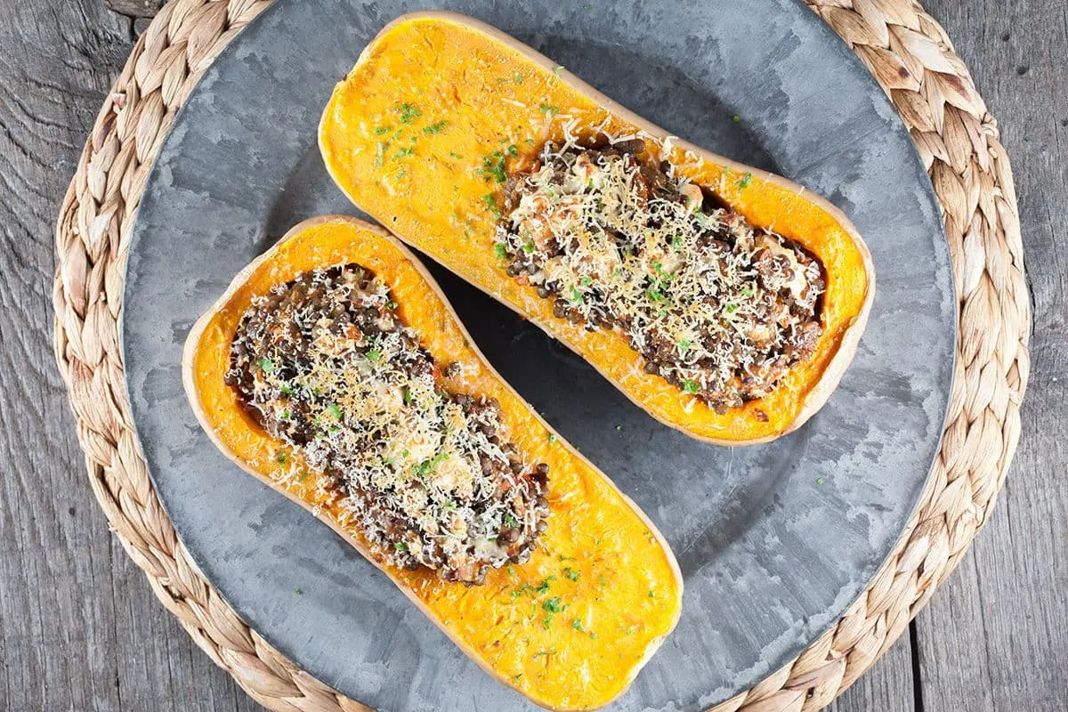 Flespompoen gevuld met linzen en feta