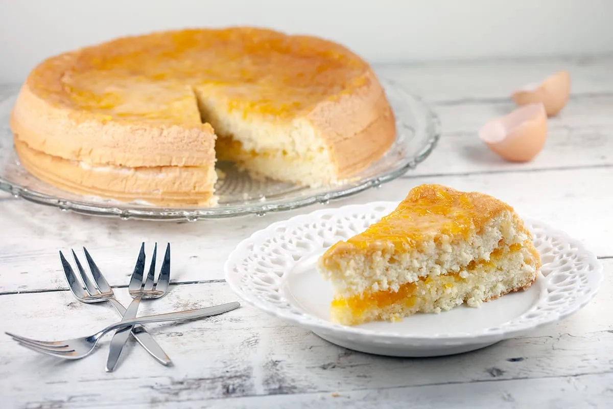 Luchtige cake met jam