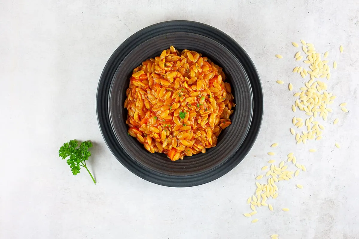 Griekse orzo in tomatensaus - vol van smaak