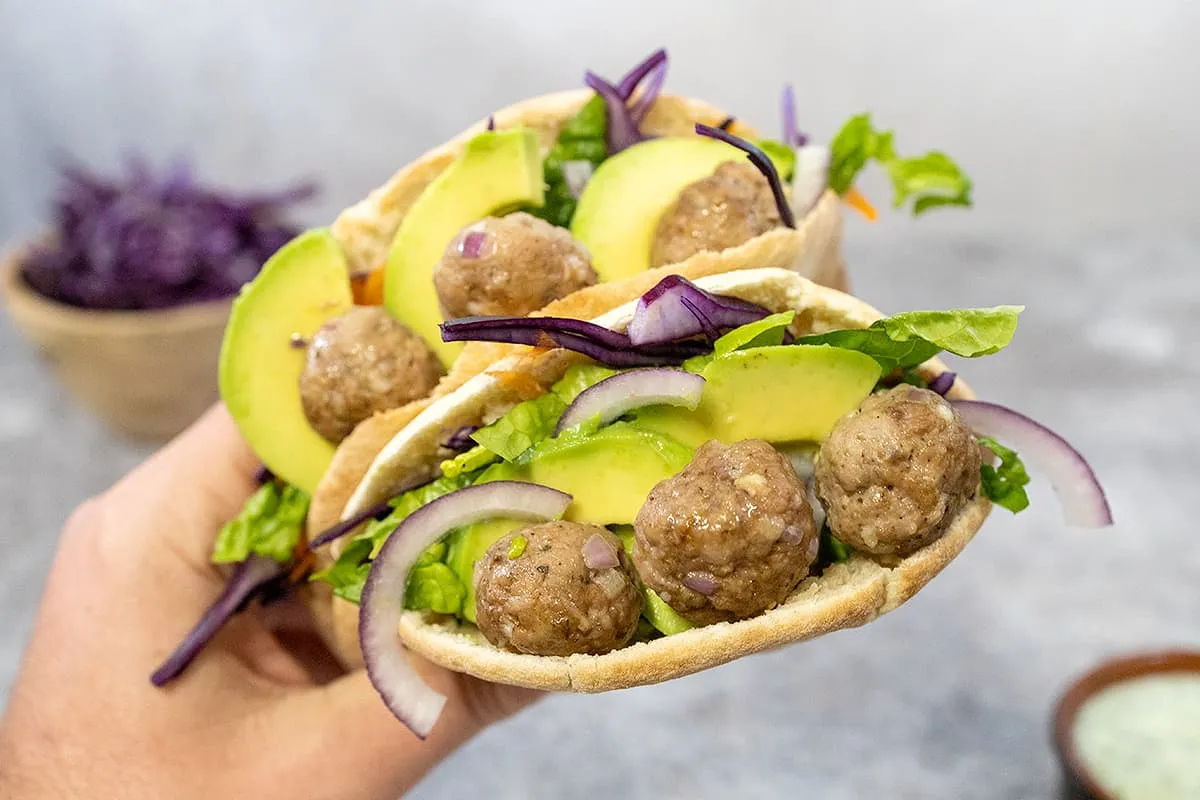 Pita's met lamsgehaktballetjes - heerlijk met romige tzatziki