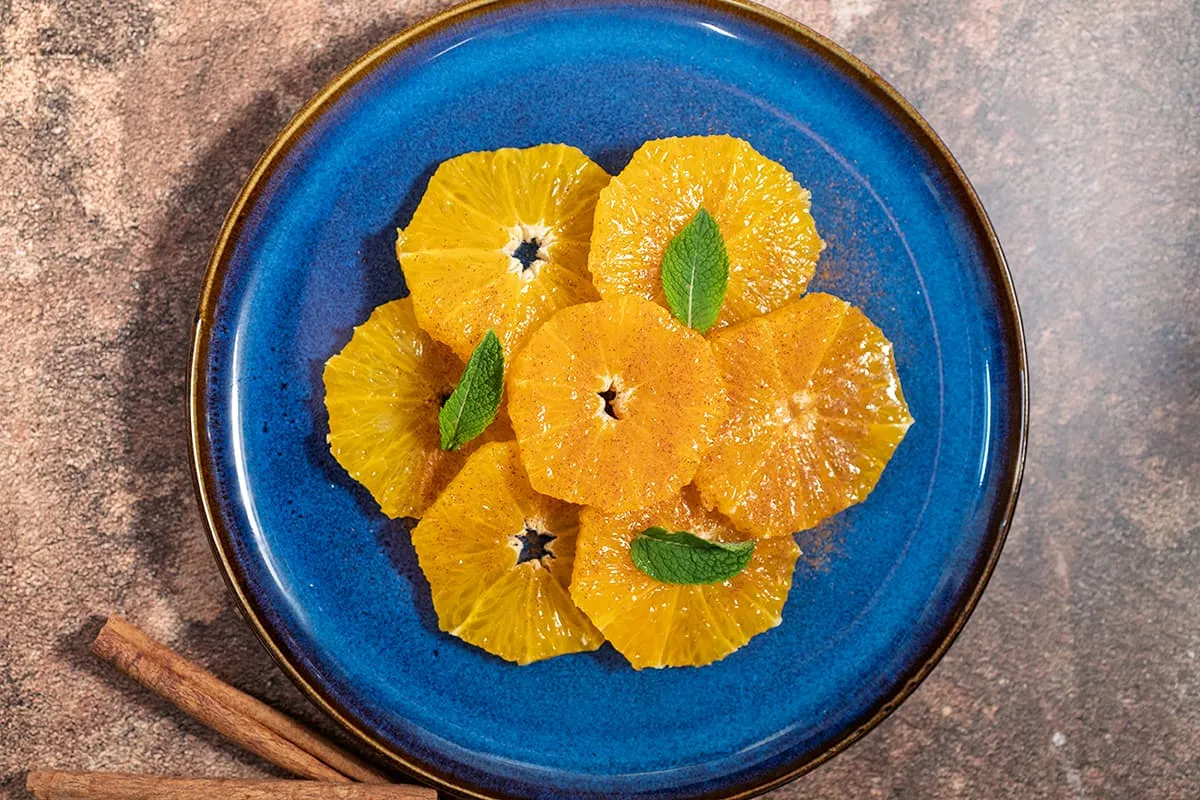 Marokkaanse sinaasappelsalade met kaneel is een makkelijk toetje