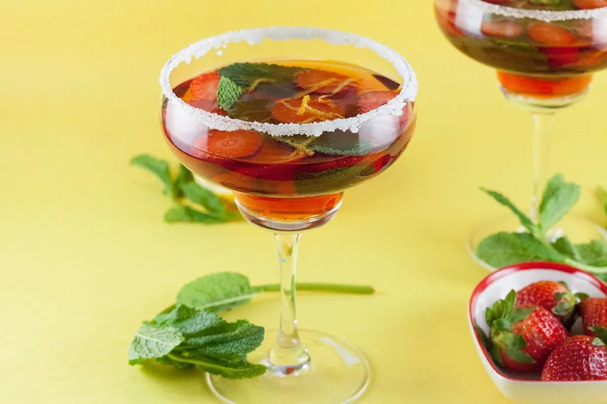 Aardbeienwijn punch