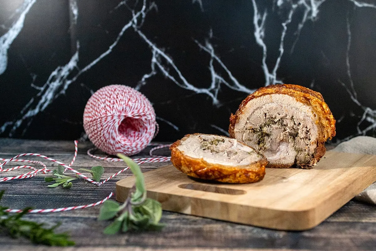 Porchetta is een Italiaanse buikspekrollade