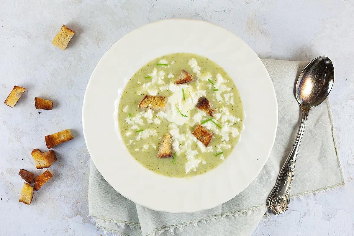 Broccolisoep met croutons (lekker romig)