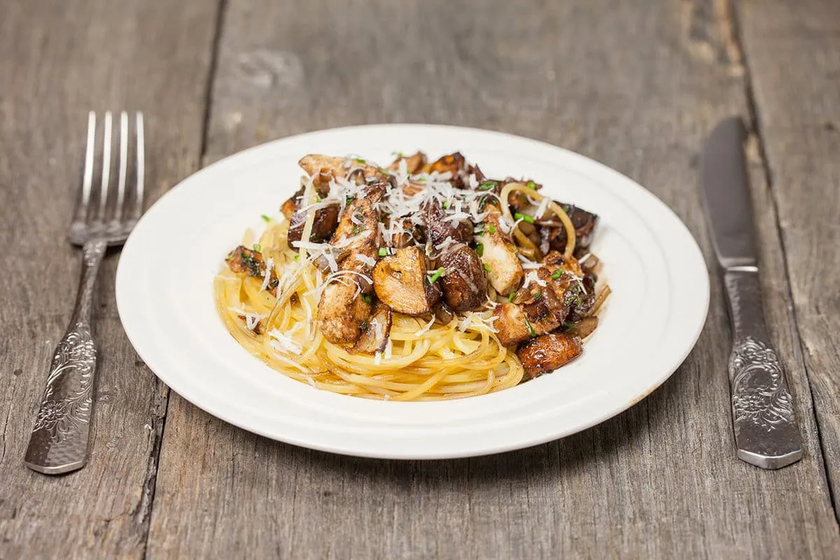 Pasta met balsamico kastanjechampignons