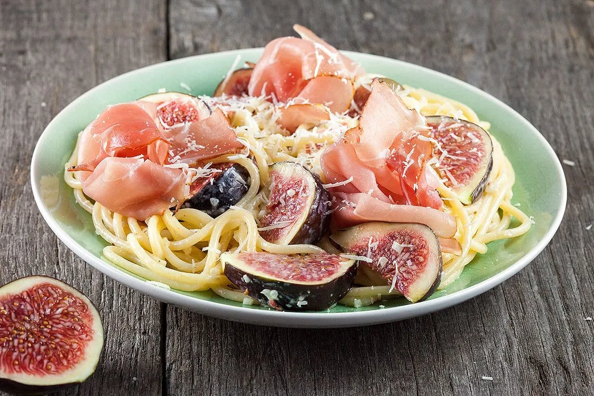 Pasta met ham en verse vijgen