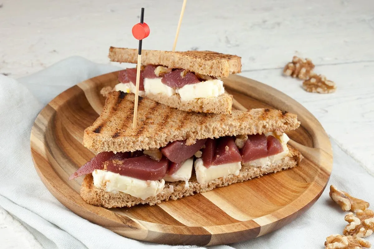 Sandwich met stoofpeertjes