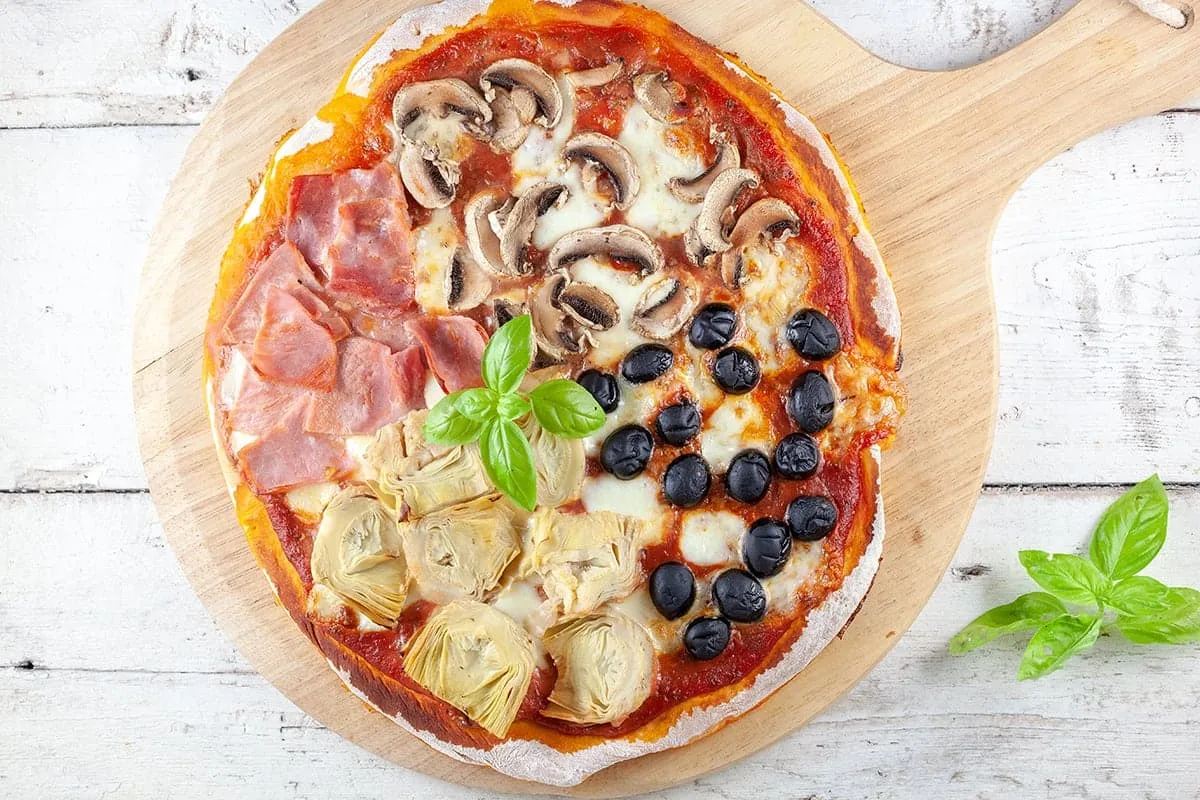 Pizza quattro stagioni (vier seizoenen pizza)