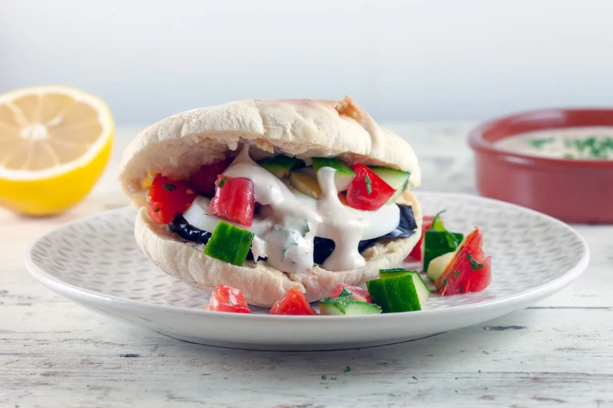 Sabich - Pitabroodjes met aubergine en ei