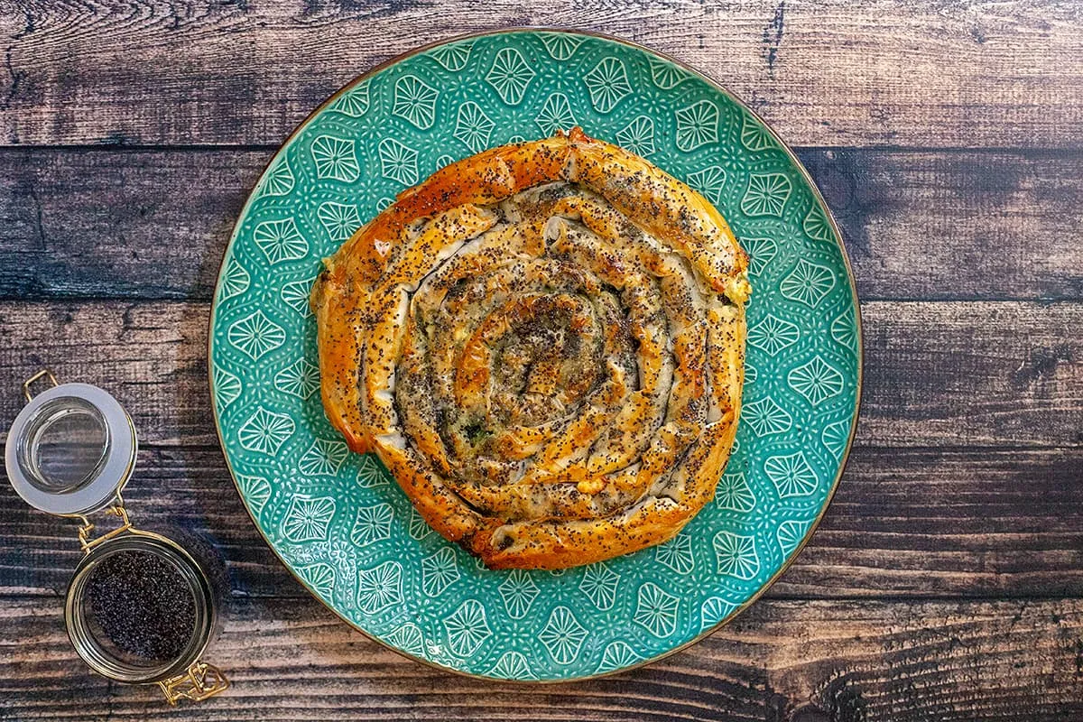 Turkse börek met spinazie en beyaz peynir kaas