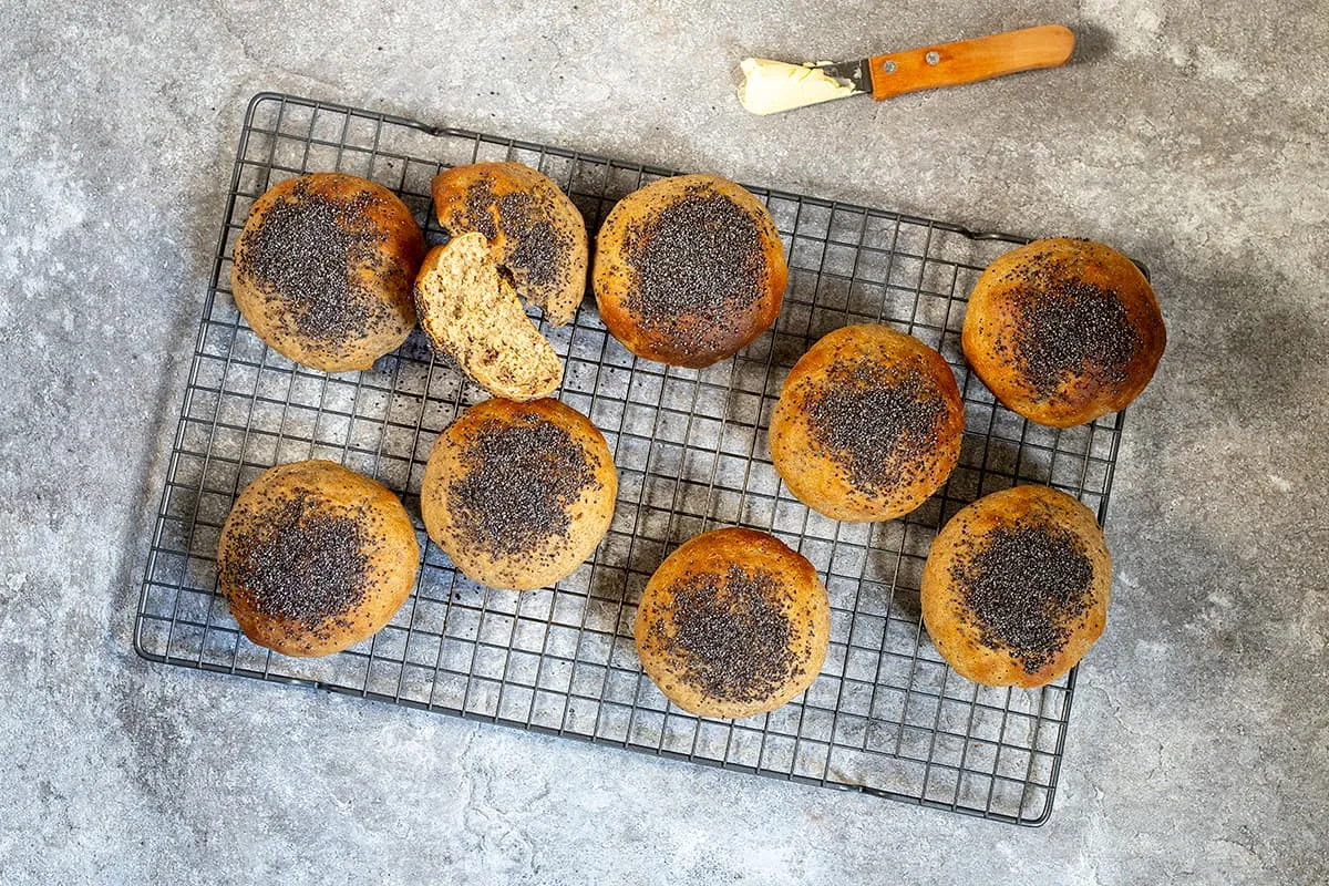 Zachte volkoren bolletjes - heerlijke bruine broodjes