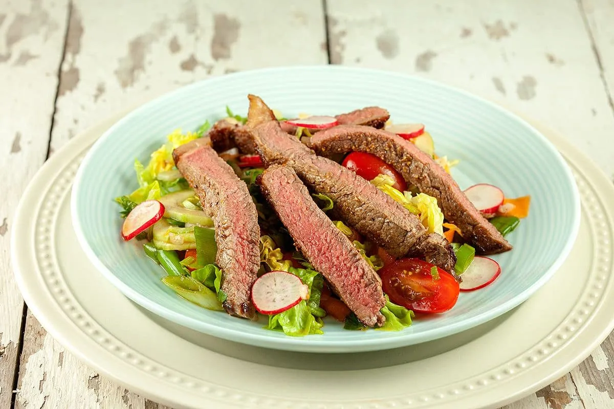 Pittige biefstuksalade