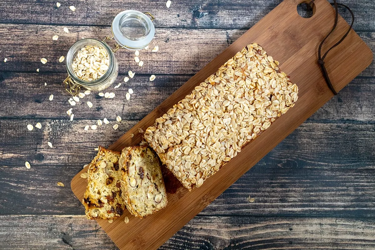 Havermoutcake met amandelen - heerlijke ontbijtcake