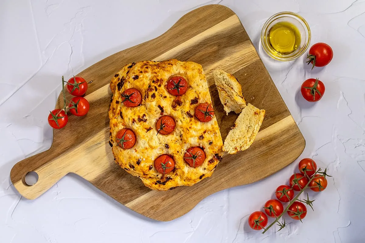 Focaccia met cherrytomaatjes