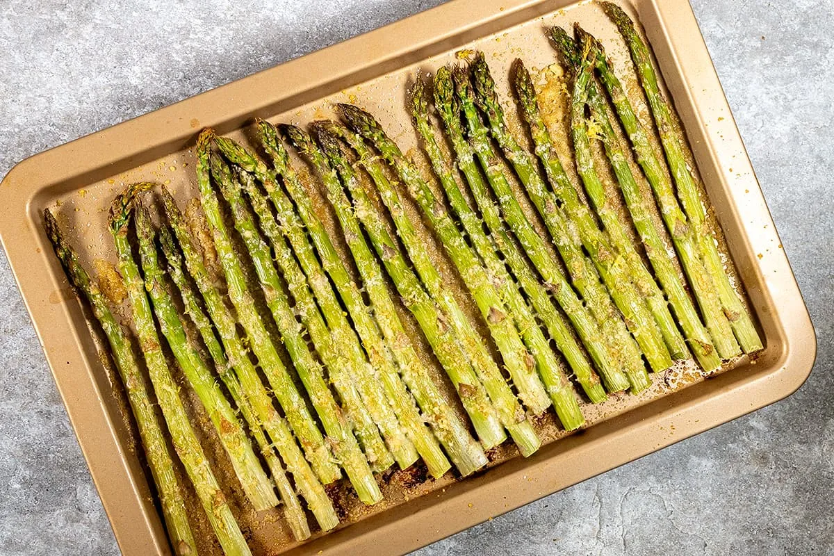 Groene asperges uit de oven - een simpel bijgerecht