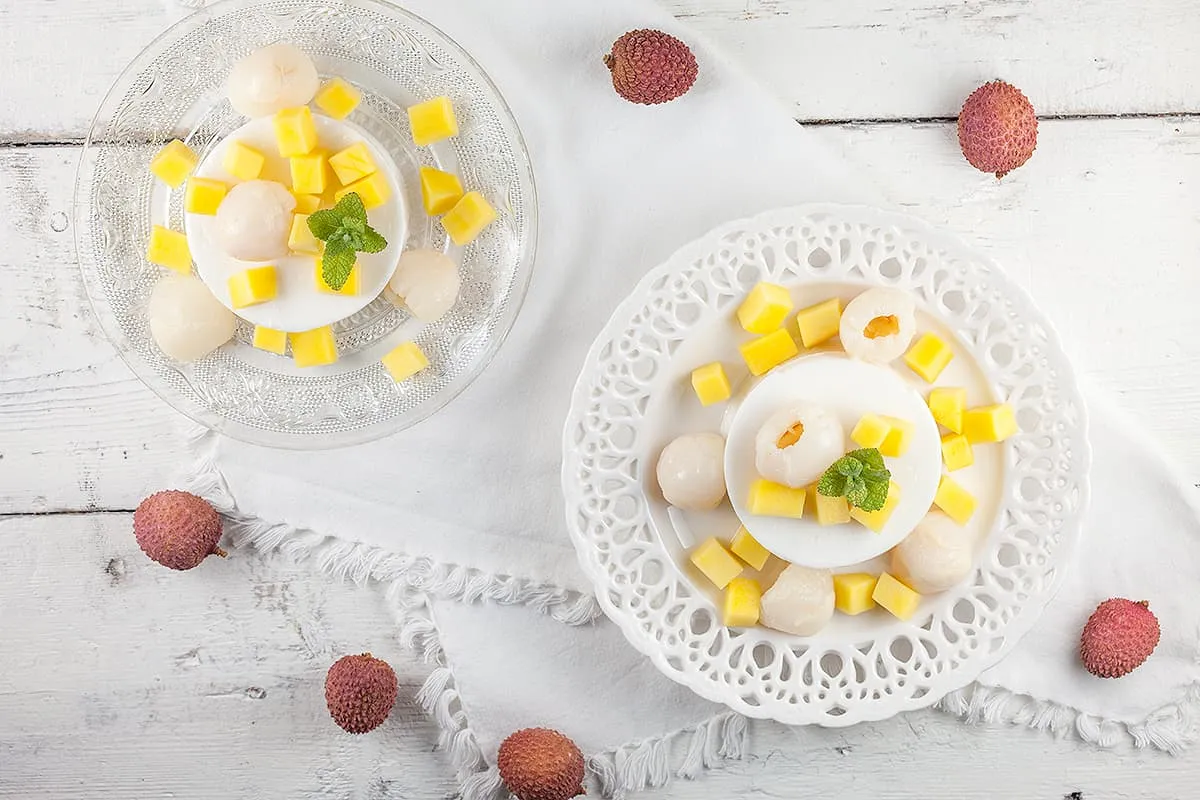 Lychee-kokos pudding met mango