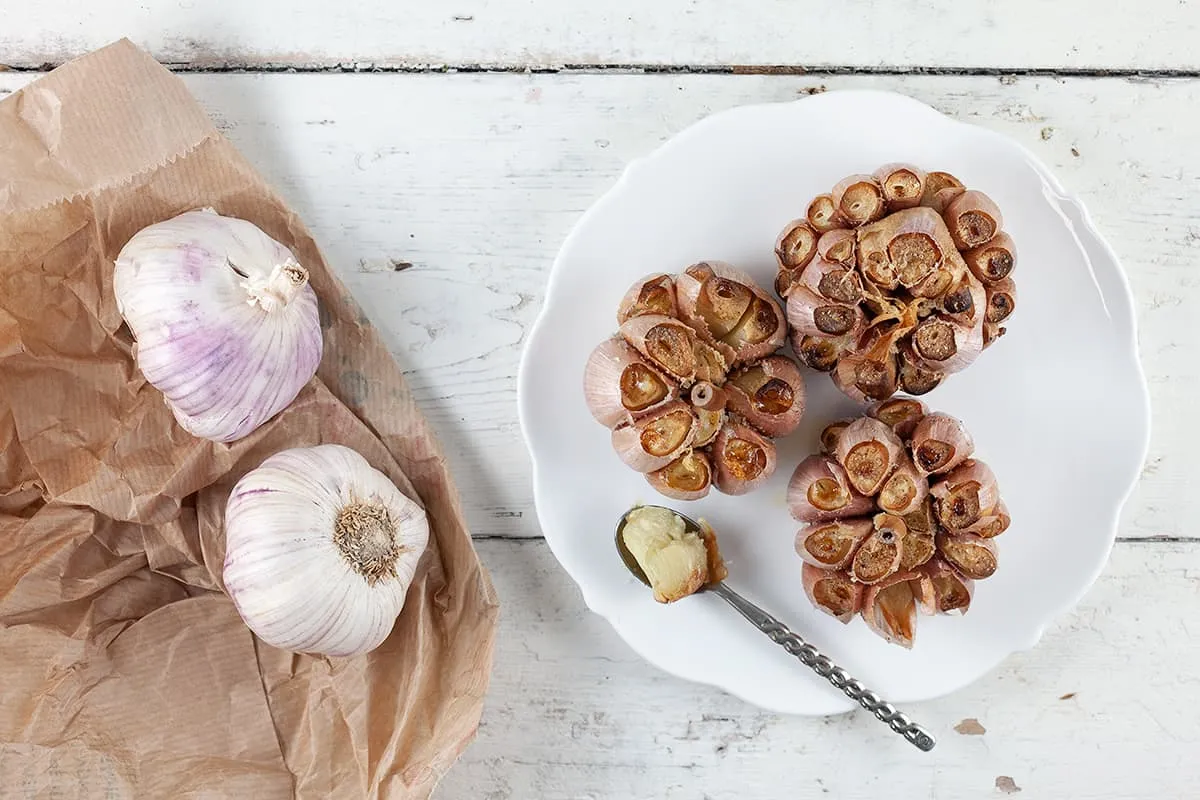 Geroosterde knoflookbollen