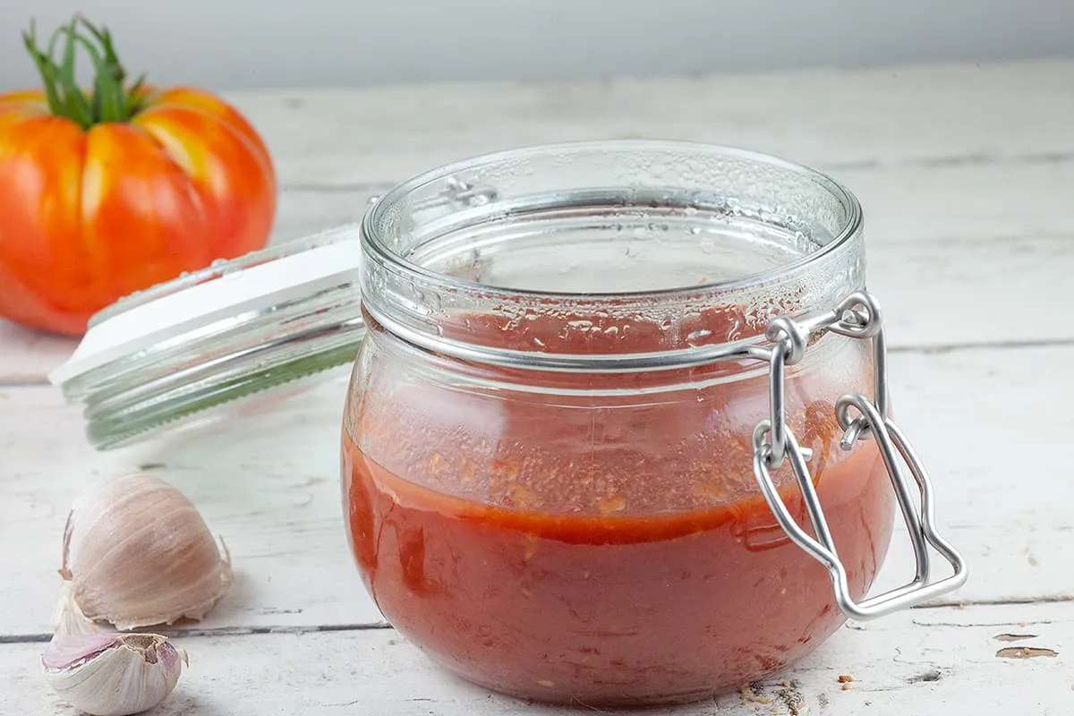 Zelf passata maken (gezeefde tomatensaus)
