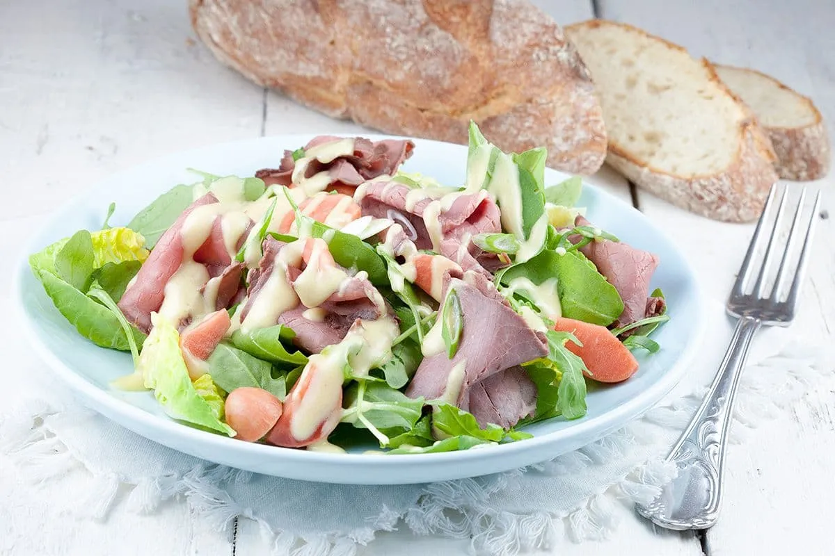 Rosbiefsalade met mosterddressing