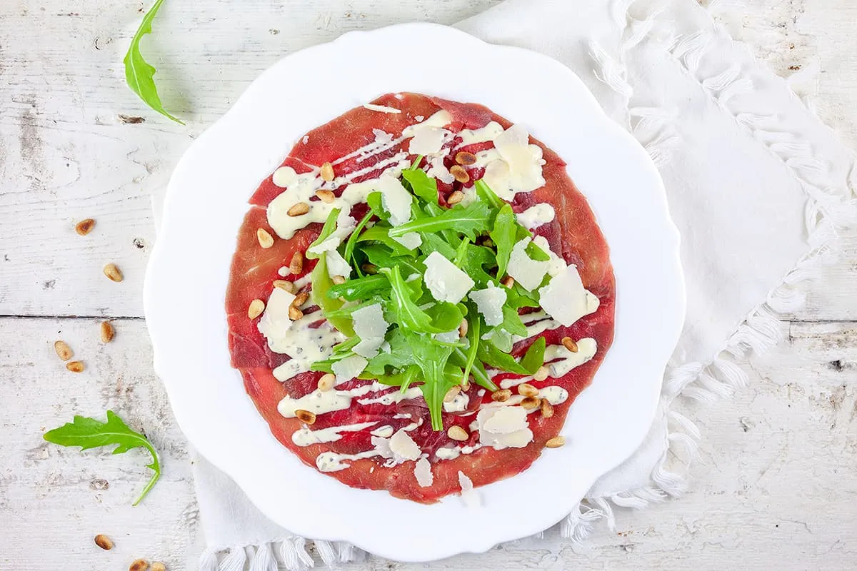 Klassieke carpaccio - feestelijk recept!
