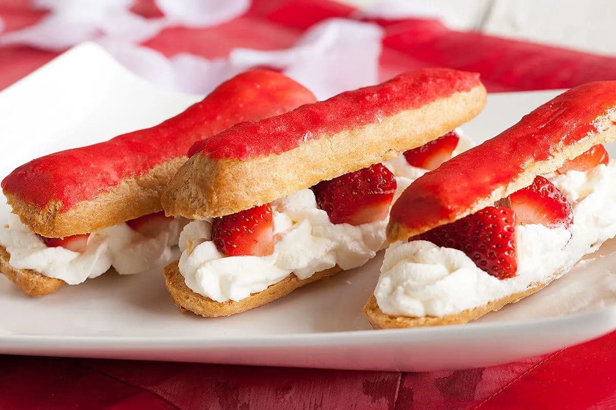 Eclairs met aardbeien