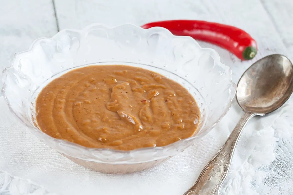 Zelf satésaus maken - Pindasaus met maar 5 ingrediënten!