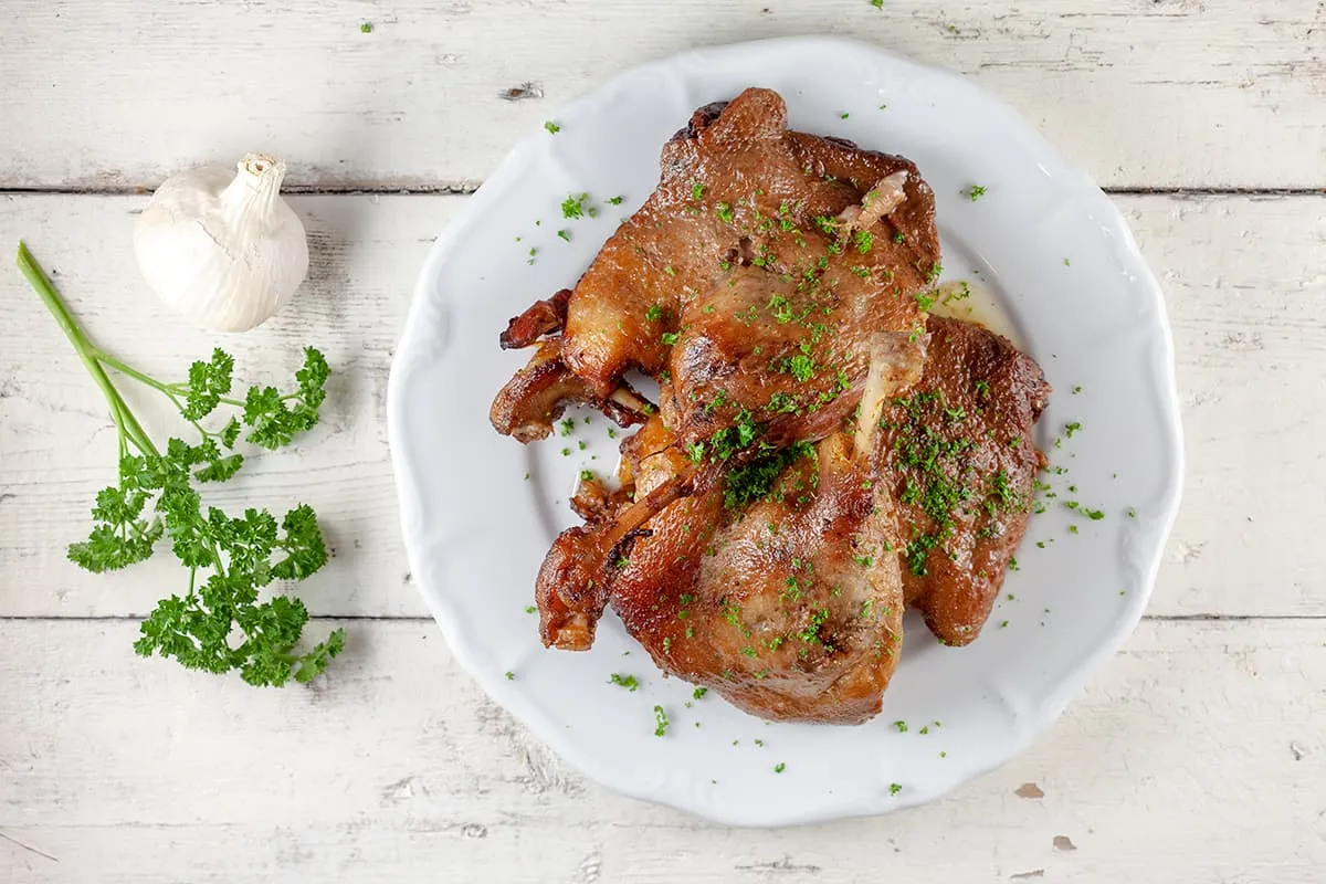 Kruidige eendenbouten - ook in de slowcooker te maken!
