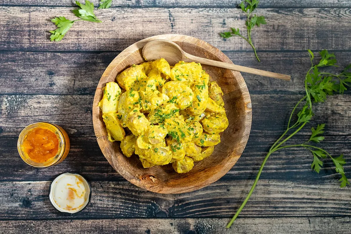 Zuid-Afrikaanse kerrie aardappelsalade