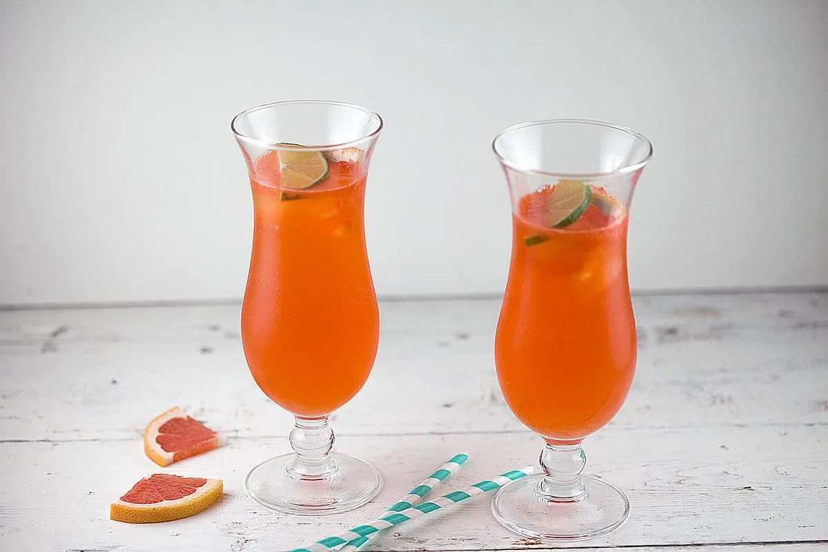 Grapefruit Aperol cocktail met limoen