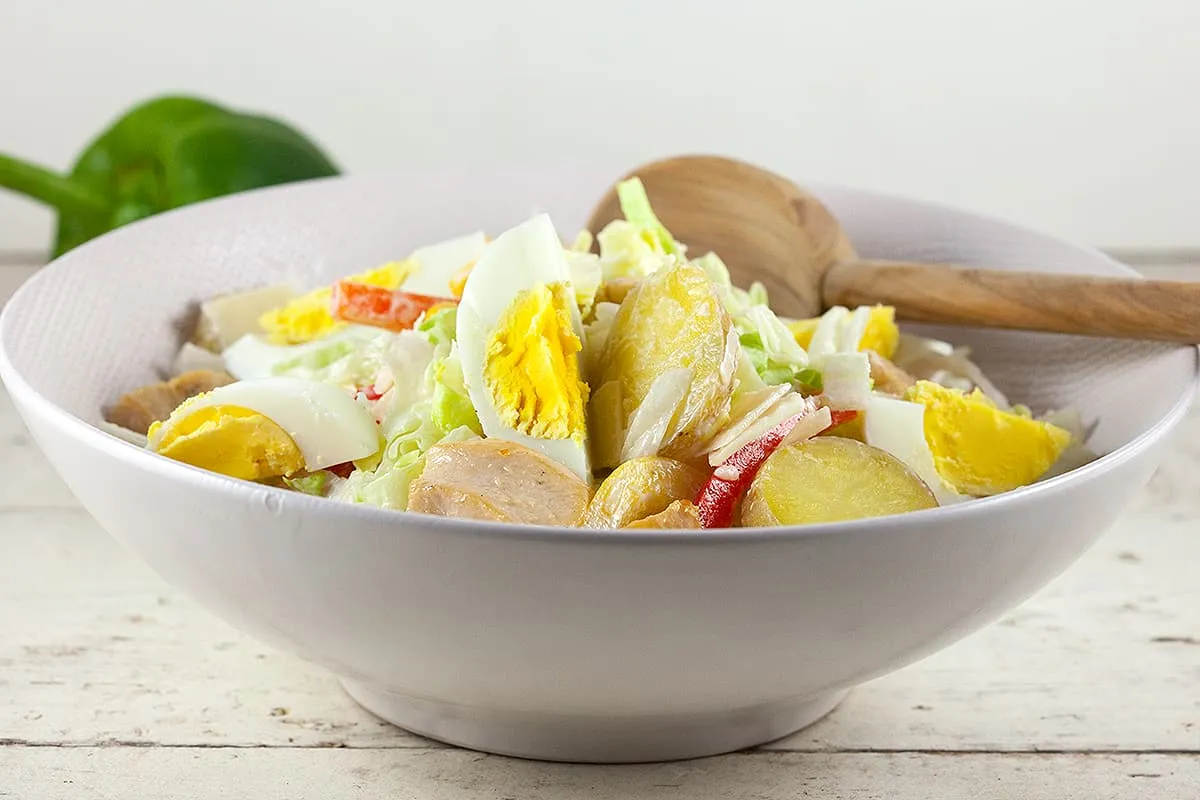 Maaltijdsalade met kip en yoghurt dressing (vullend)