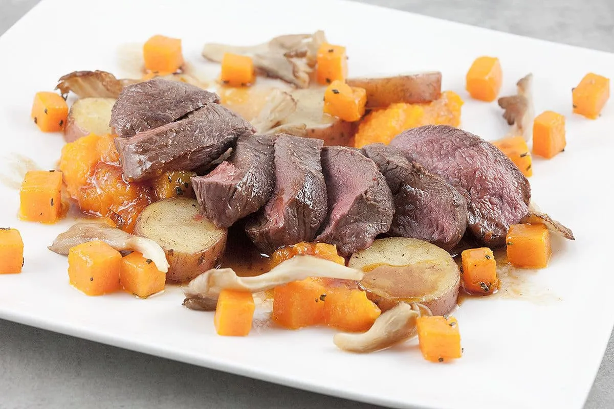 Hertenbiefstuk met roseval aardappel en pompoen