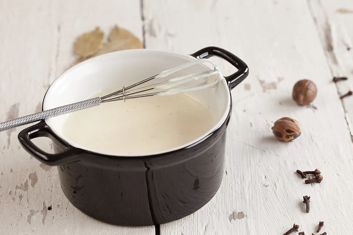 Zelf béchamelsaus maken