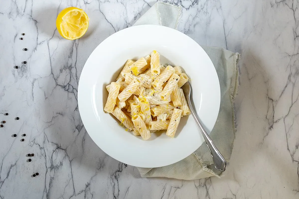 Vegetarische pasta met geitenkaas en citroen - vol van smaak