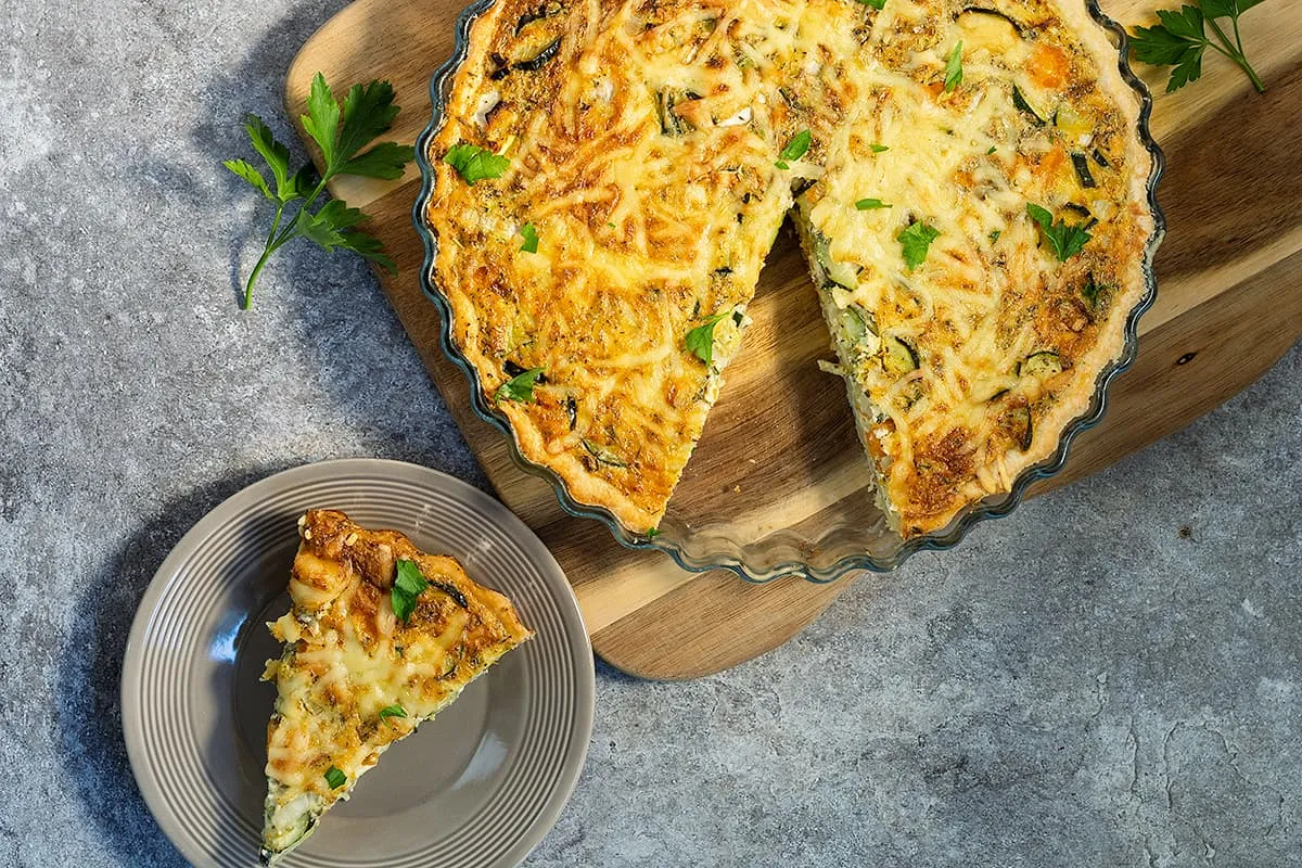 Groentequiche met courgette en wortel - een vegetarische hartige taart