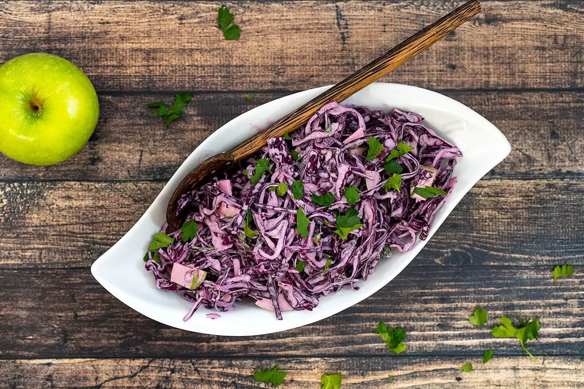 Rode koolsalade met appel - heerlijk knapperig bijgerecht