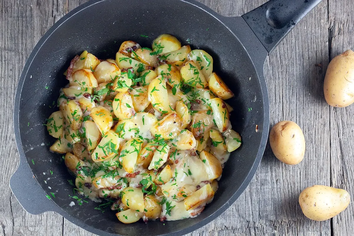 Truffade - Franse aardappelpannenkoek met kaas en spek