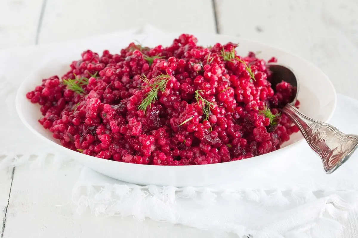 Rode bieten parelcouscous salade
