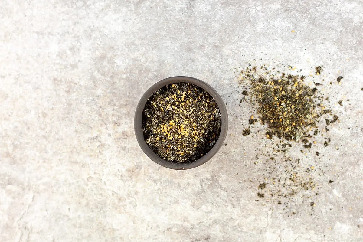 Furikake is een Japans strooisel voor over rijst