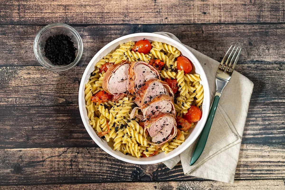 Gevulde varkenshaas met pasta pesto - makkelijke doordeweekse maaltijd